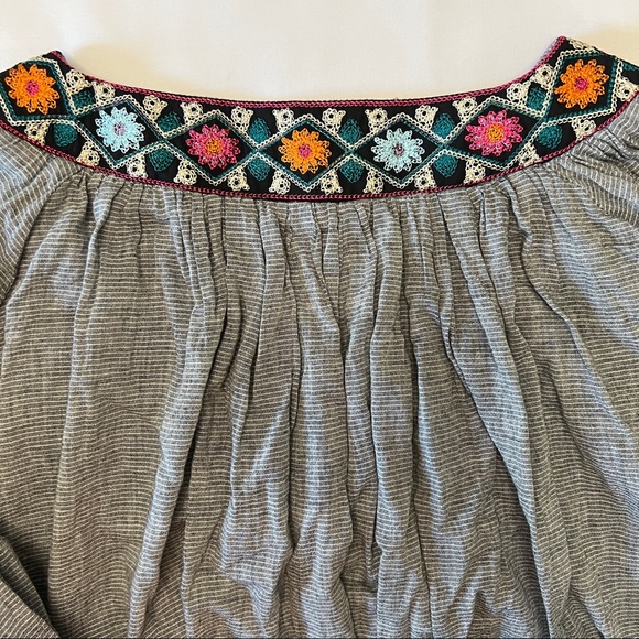 Anthropologie Eri + Ali Boho Embroidered V-Neck Flowy Top Small - Picture 5 of 13